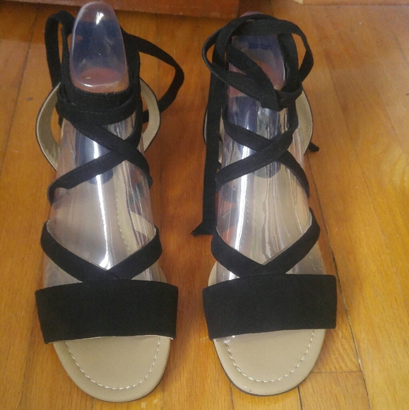 ⛔SOLD⛔ 🌱HOST PICK🌱Strappy Black Suede BlockHeel Sandals - Picture 6 of 12